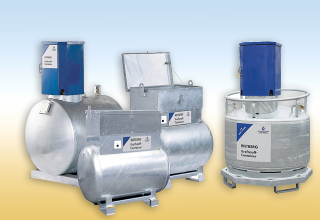 
            Mobile Tankanlagen für den Transport nach ADR. Von 250 bis 2900 Liter Inhalt
erhältlich. Für die mobile Betankung mit nicht entzündlichen Stoffen (AIII) oder
entzündlichen Stoffen (AI).<br>
KC 250 - 2900<br><br>
* Doppelwandig<br>
* Permanente, energieunabhängige Vakuum-Lecküberwachung<br>
* Kontinuierliche, mechanische Füllstandsanzeige<br>
* Saugleitung mit Absperreinrichtung<br>
* Füllstutzen mit Sicherheitsverschraubung<br>
* Fußkonstruktion zur sicheren Aufnahme mit Gabelstapler<br>
* Innen und außen feuerverzinkt oder innen roh und außen lackiert
Besonderheiten<br>
* Nutzung als Transportbehälter gemäß ADR-Zulassung zeitlich unbefristet<br>
* Zulassung nach Gefahrgutverordnung GGVSEB und GGVSee<br>
* Bis 1000 Liter Inhalt - Transport ohne Gefahrgutfahrerschein<br>
* KC 995 - Zulassung als Lagerbehälter gemäß DIN 6623
            